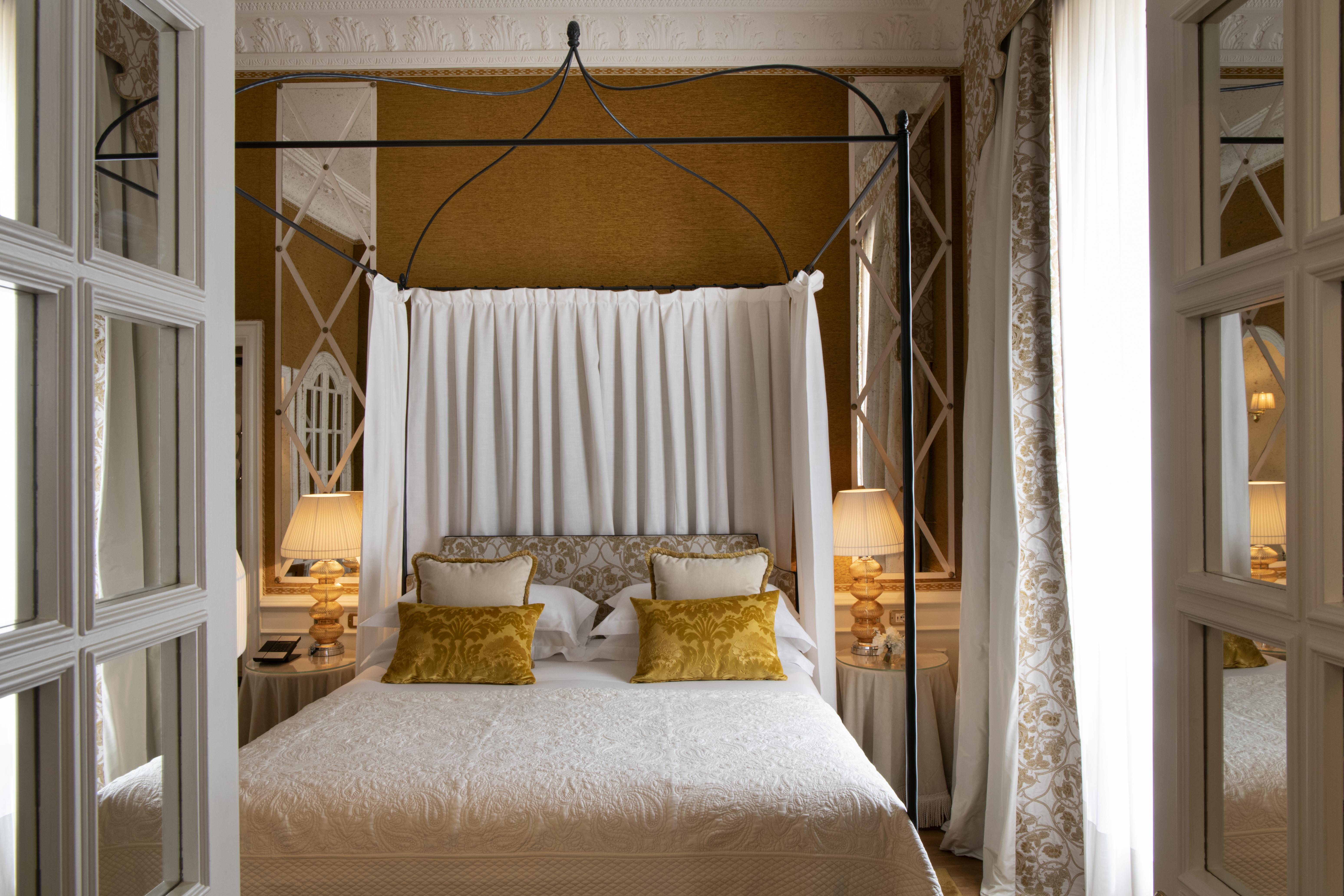 เฮลเวเชียแอนด์บริสตอล - สตาร์โฮเต็ล กอลเลซิโอเน Hotel ฟลอเรนซ์ ภายนอก รูปภาพ A bedroom at the Hotel de Matignon