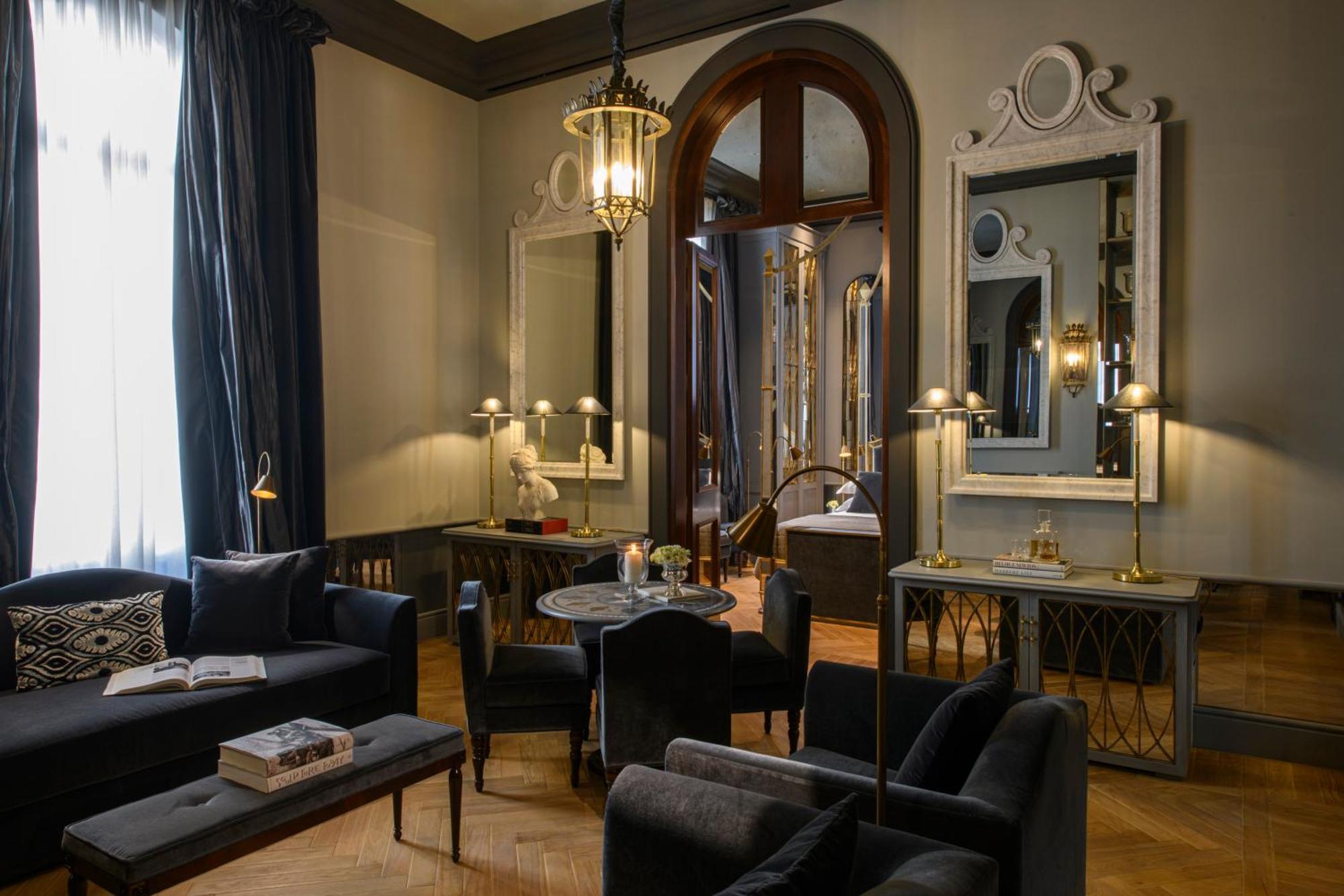 เฮลเวเชียแอนด์บริสตอล - สตาร์โฮเต็ล กอลเลซิโอเน Hotel ฟลอเรนซ์ ภายนอก รูปภาพ A suite at the Hotel de Crillon
