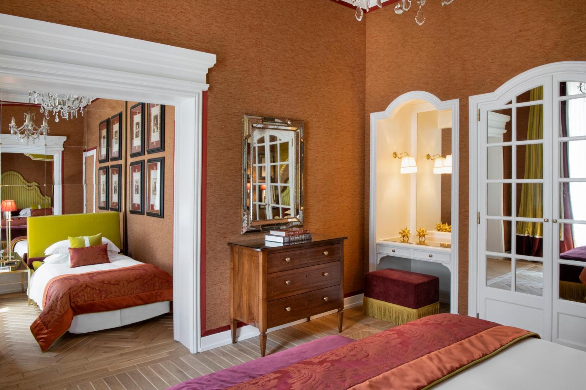 เฮลเวเชียแอนด์บริสตอล - สตาร์โฮเต็ล กอลเลซิโอเน Hotel ฟลอเรนซ์ ภายนอก รูปภาพ A suite at the Hotel de Crillon