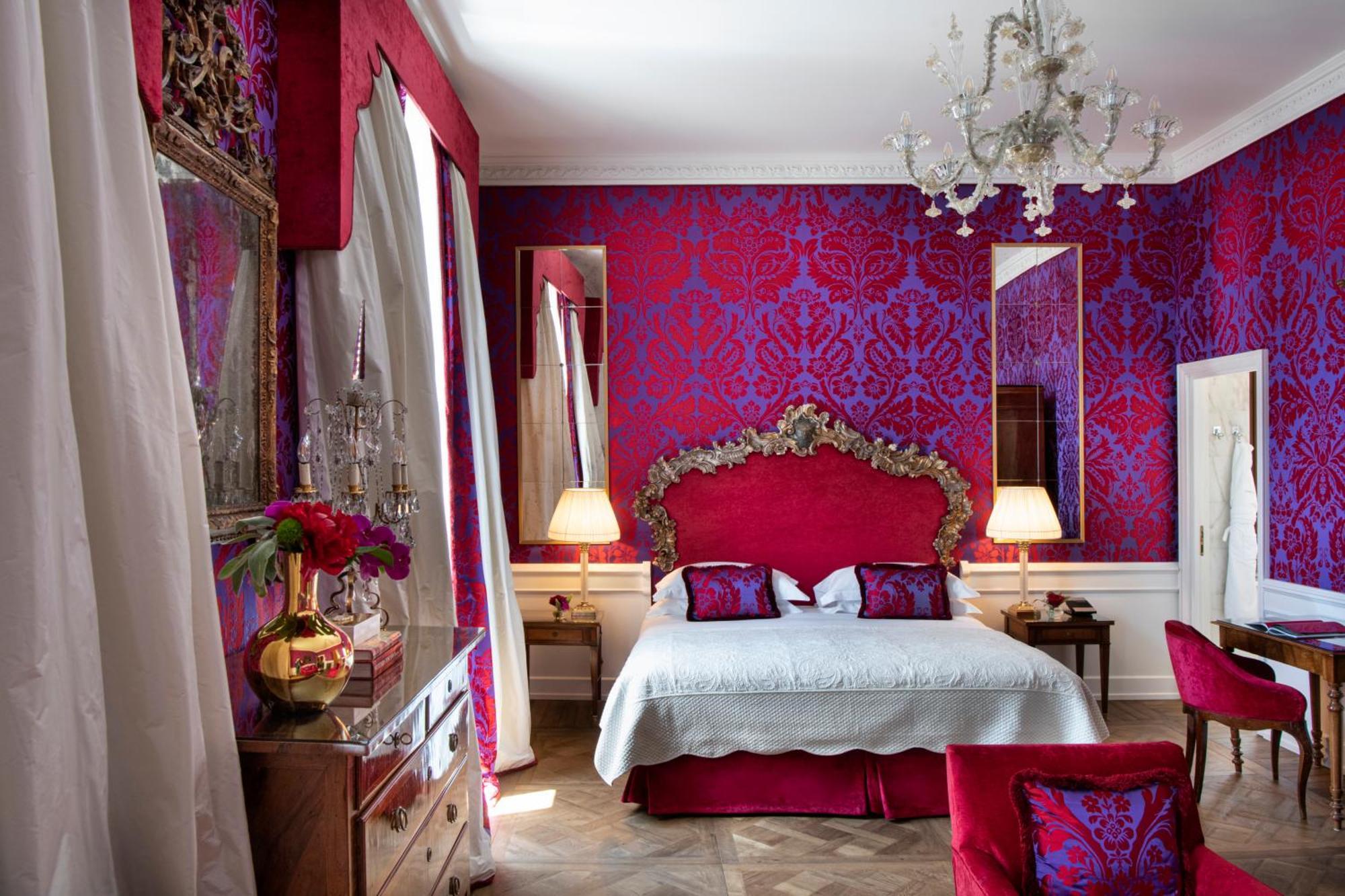 เฮลเวเชียแอนด์บริสตอล - สตาร์โฮเต็ล กอลเลซิโอเน Hotel ฟลอเรนซ์ ภายนอก รูปภาพ A suite at the Hotel de Crillon
